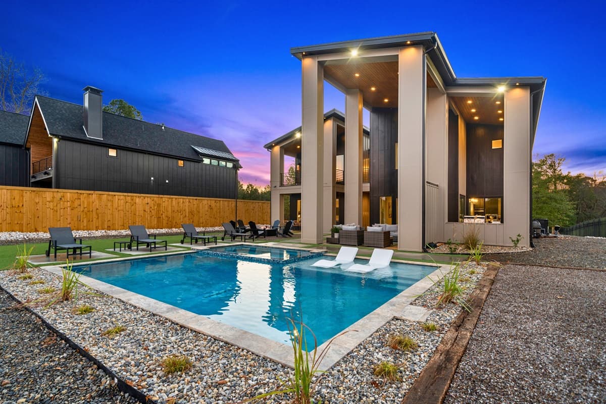 Overnight Digs property